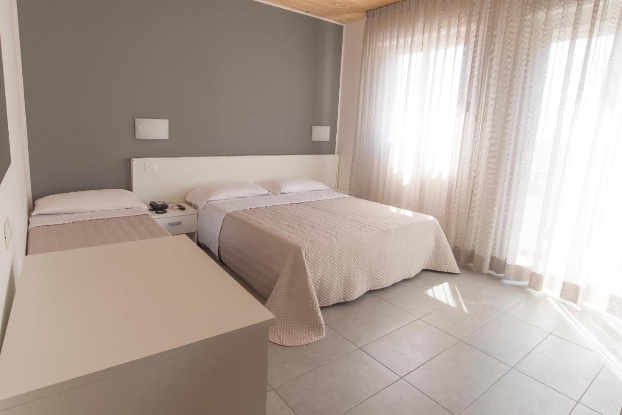 Hotel Atene リド・ディ・イエゾロ エクステリア 写真